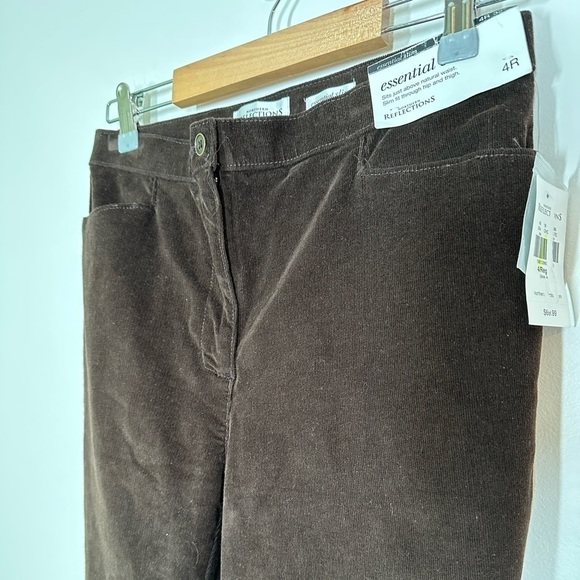 NORTHERN Reflections Essential Slim Brown Corduroy Pants Size 4 - Picture 4 of 6